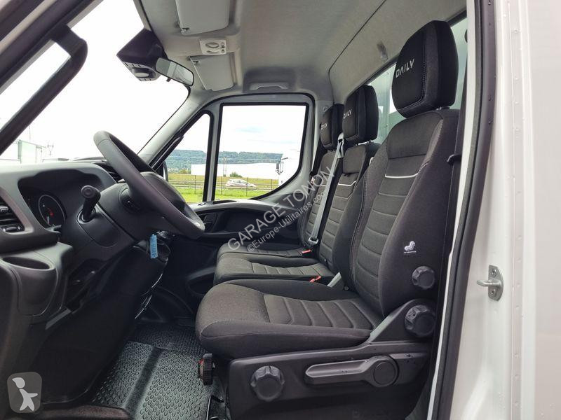 Furgoneta Iveco  DAILY 35-180 PLATEAU 4.40m