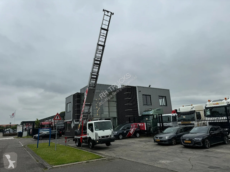 Véhicule utilitaire Nissan UNIT CABSTAR 35.13...