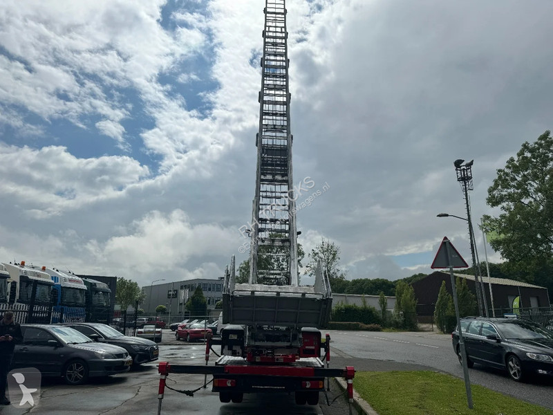 Véhicule utilitaire Nissan UNIT CABSTAR 35.13 +...