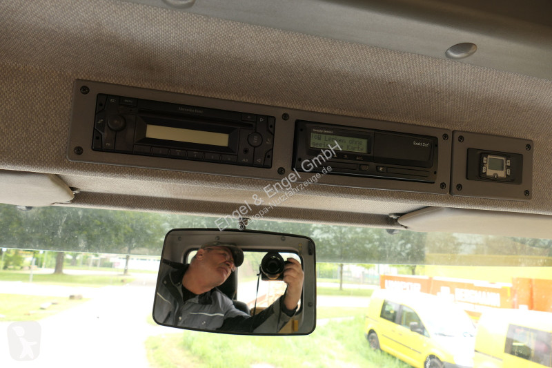 Furgoneta Mercedes Vario 816D mit Ladekran 3...