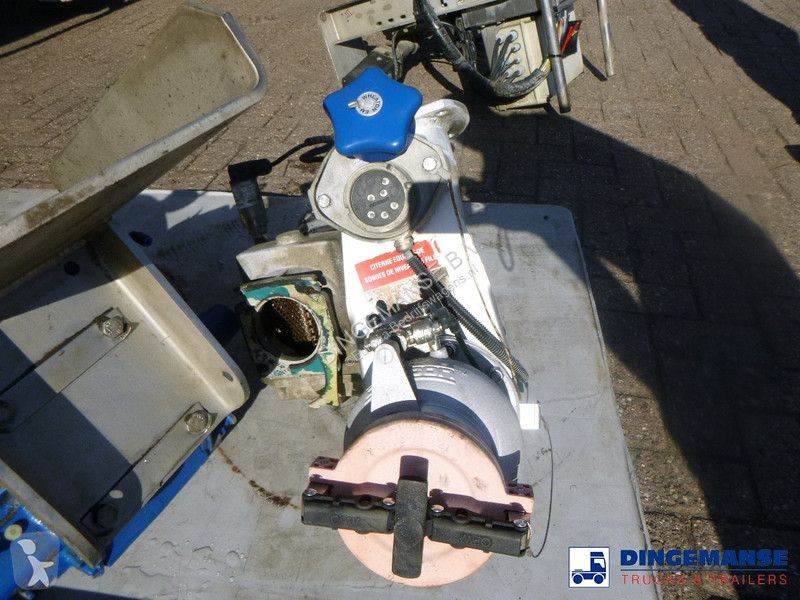 Veicolo commerciale  Fuel tank equipment...