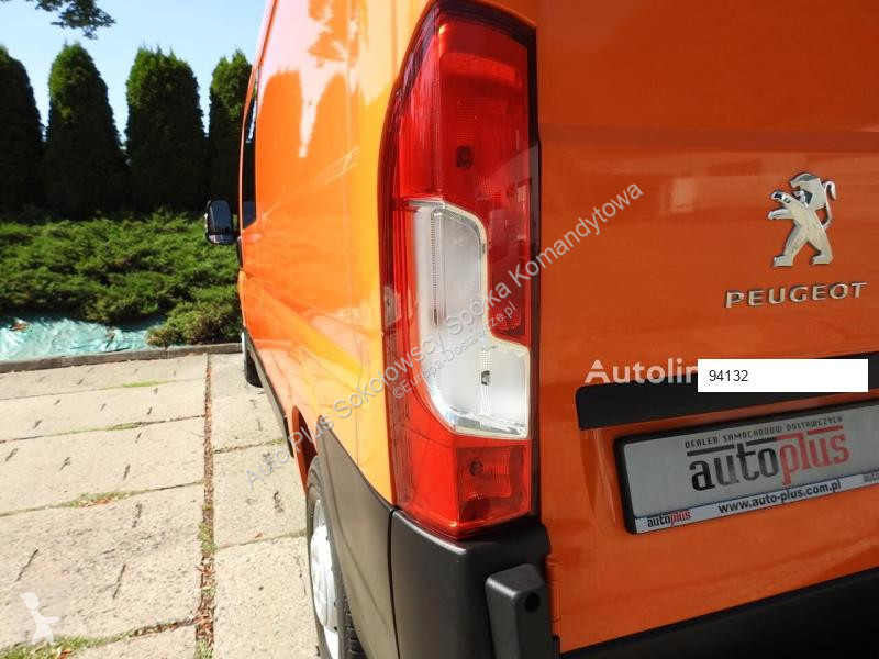 Véhicule utilitaire Peugeot BOXER FURGON...