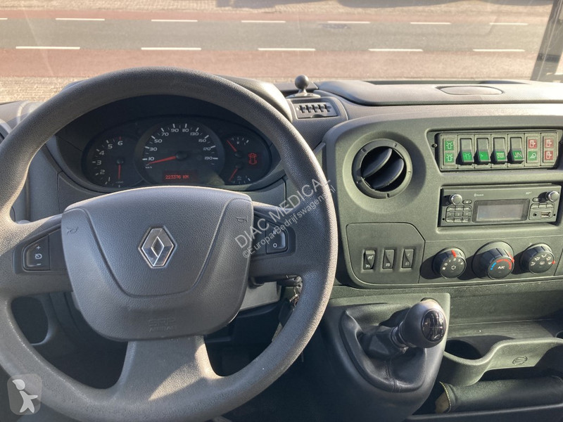 Furgoneta Renault T33 2.3 dCi L2H2 Ambulance...