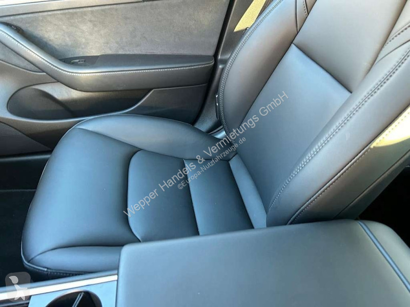 Autoutilitară Tesla