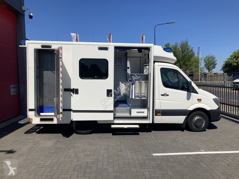 Furgoneta Mercedes Container Ambulance 400-serie