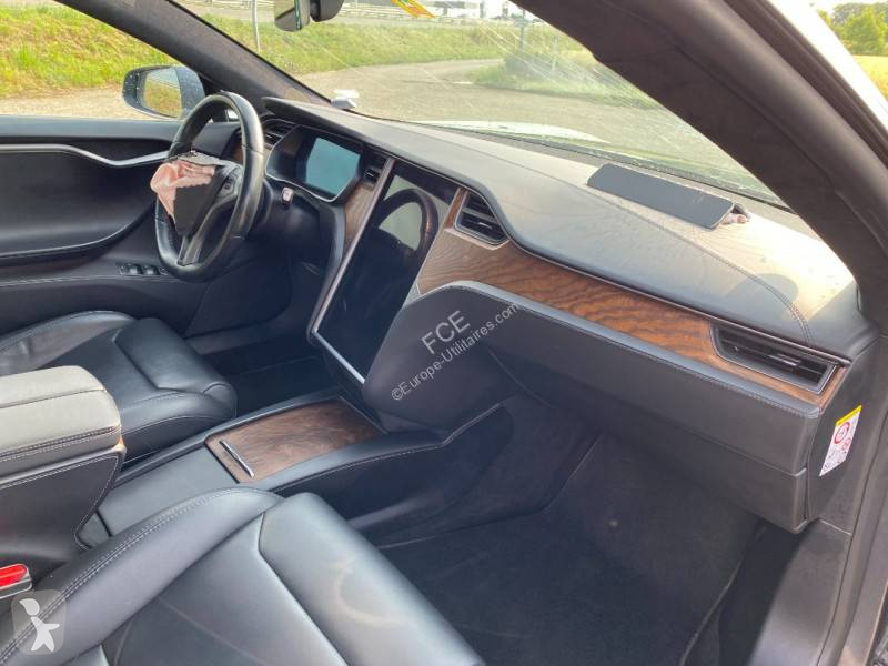 Véhicule utilitaire Tesla