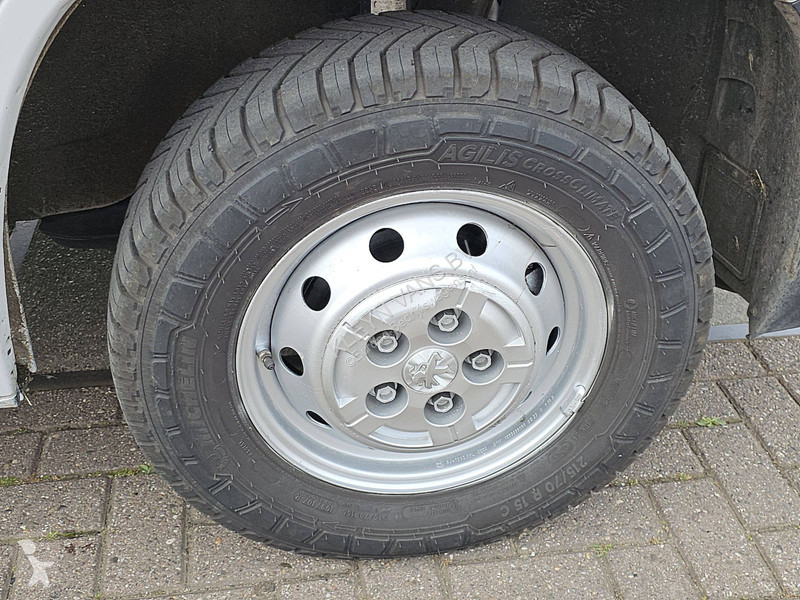 Véhicule utilitaire Peugeot 2.2 L3H2 140Pk Navi...