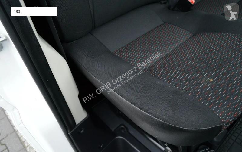 Véhicule utilitaire Peugeot Furgin Duoble...
