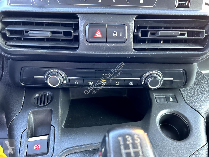 Autoutilitară Peugeot Standard 650KG 1.6...