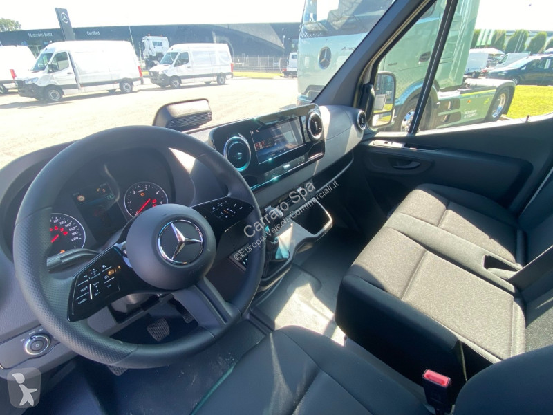 Autoutilitară Mercedes Furgone Traz. Post