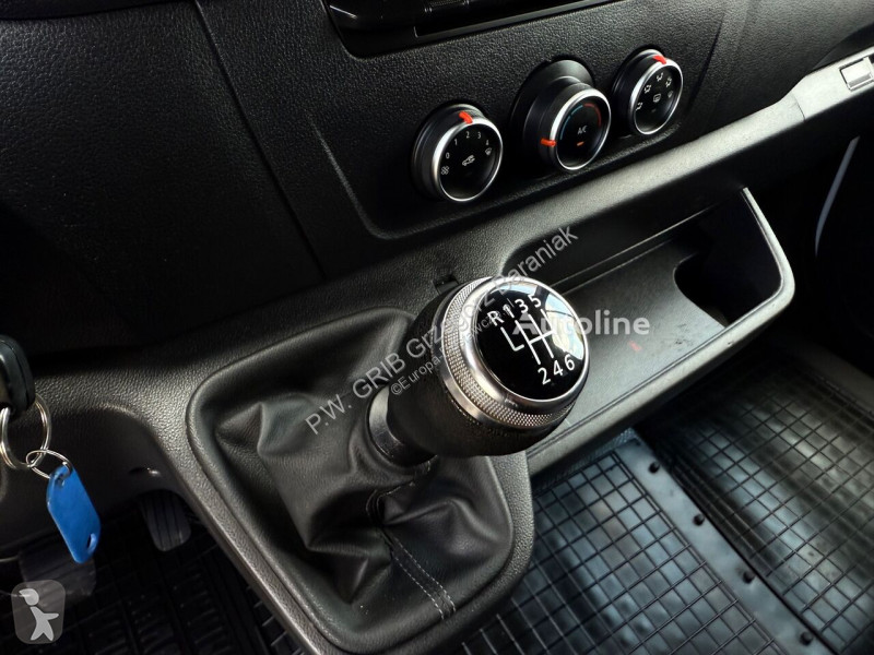 Véhicule utilitaire Renault 135 DCI Furgon...