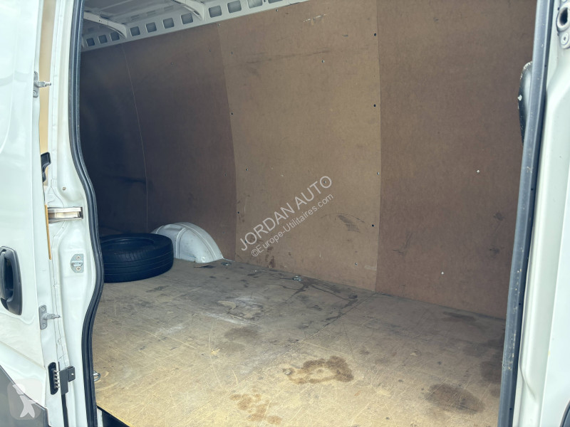 Autoutilitară Iveco 2.3d 160ch L4H2