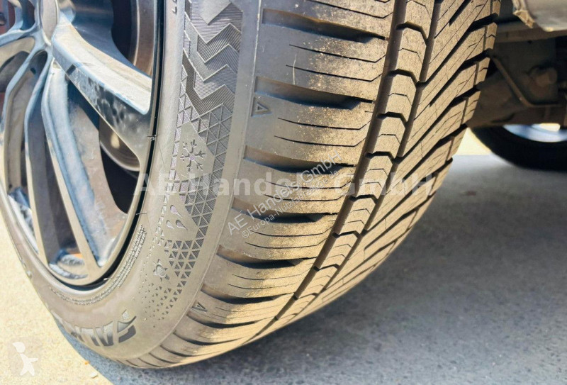 عربة نفعية Land Rover