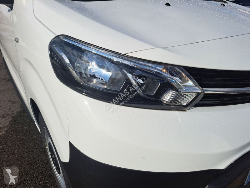 Véhicule utilitaire Toyota MEDIUM 2.0L 145 D-4D