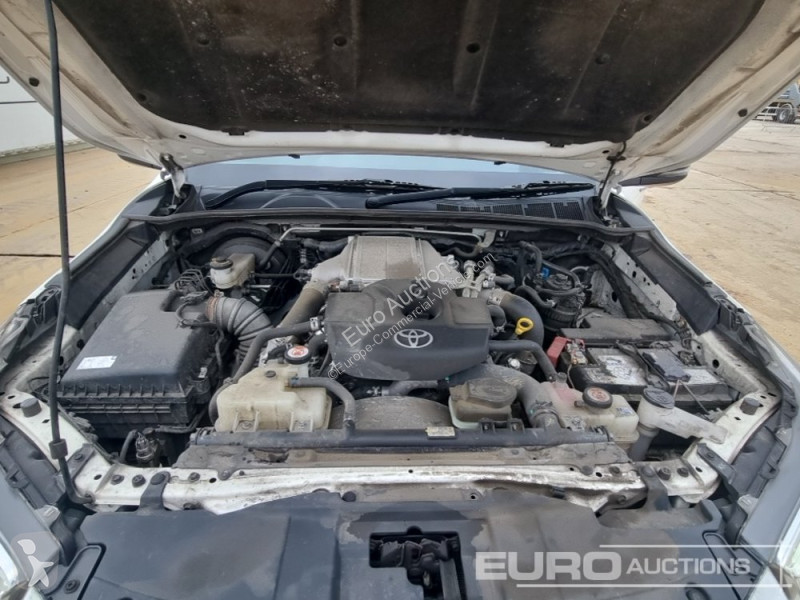 Véhicule utilitaire Toyota Hilux Invincible