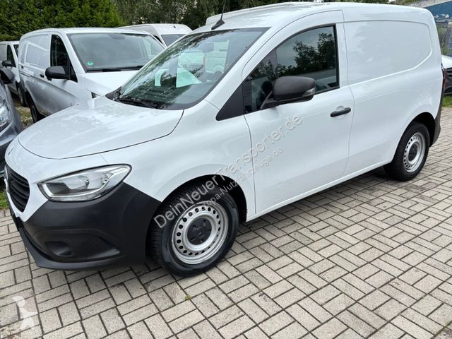Nyttofordon Mercedes 110 BENZINER...