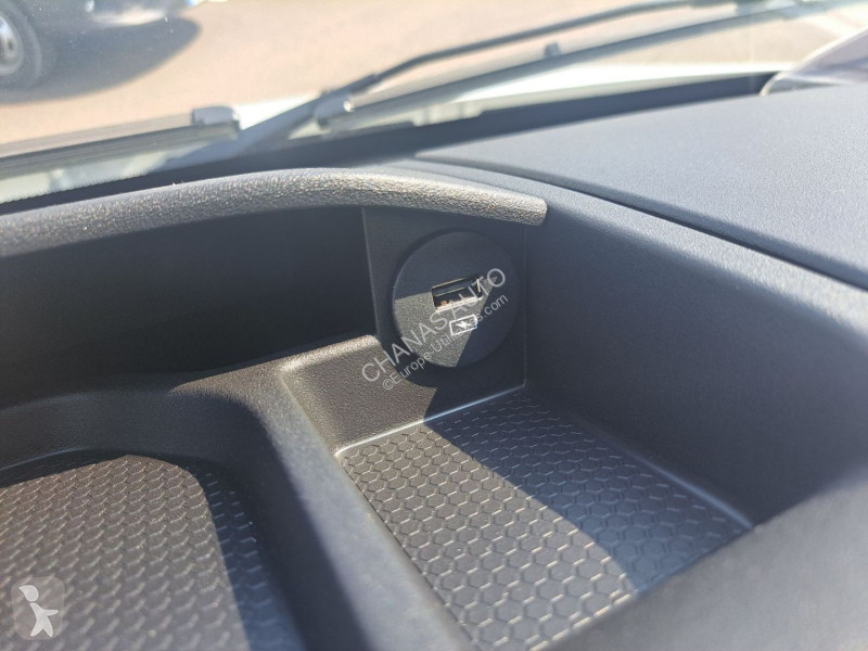 Véhicule utilitaire Iveco 35C18 180CV 3L...