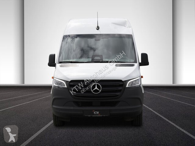 Véhicule utilitaire Mercedes 317...