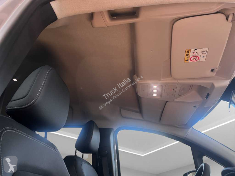 عربة نفعية Mercedes EQT - EQT 200
