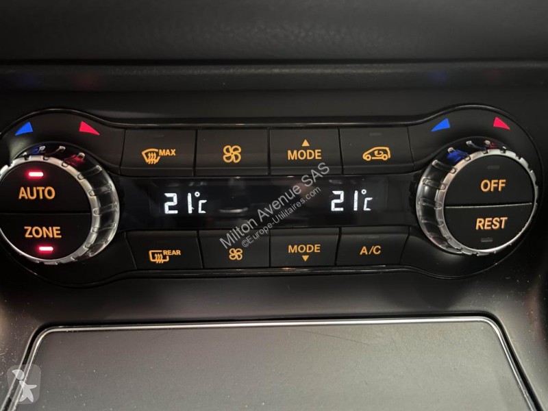 عربة نفعية Mercedes GLA 180  Inspiration