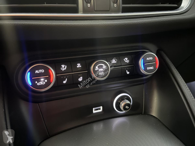 Samochód dostawczy Alfa-Roméo STELVIO 2.2 D -...