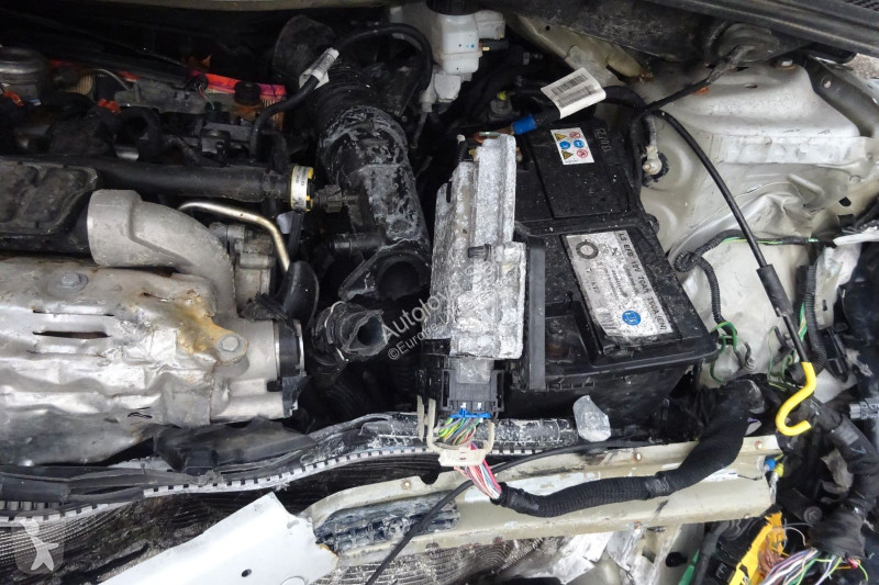 عربة نفعية Peugeot 1,2 PURETECH 100
