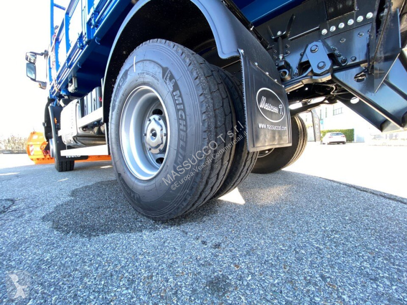 Véhicule utilitaire Iveco TRAKKER 360