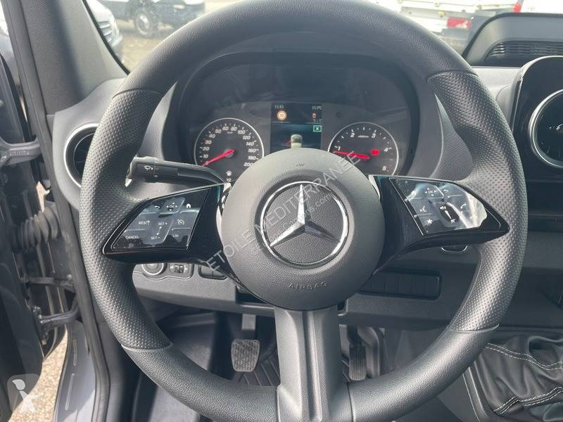Samochód dostawczy Mercedes