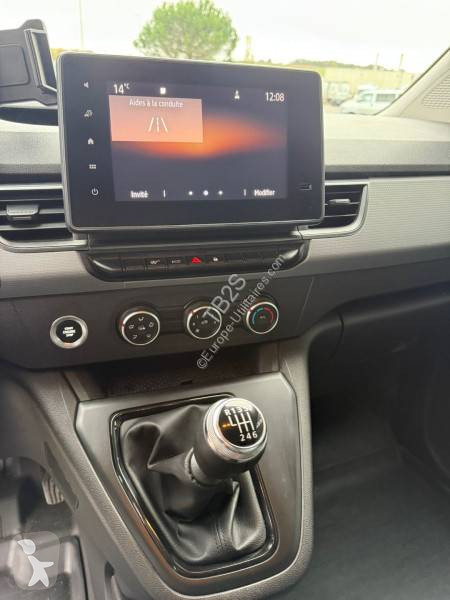 Véhicule utilitaire Nissan