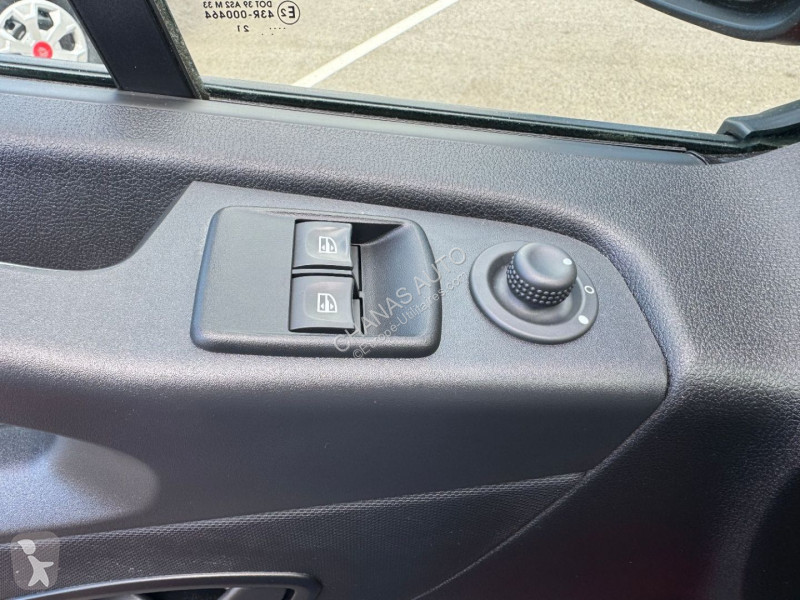 عربة نفعية Nissan L1H1 2.0 DCI 120 VISIA