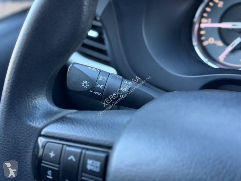 عربة نفعية Toyota