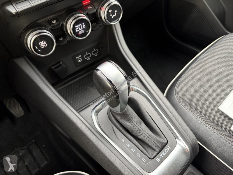 Samochód dostawczy Renault (2) techno E-Tech...