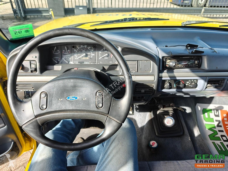 عربة نفعية Ford XLT 4x2 Century FI-7789-093T...