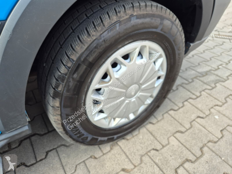 Лекотоварен автомобил Ford Transit 2.2 / L3H2 /...