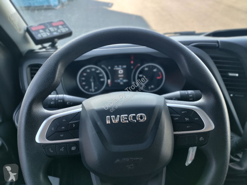 Véhicule utilitaire Iveco FRIGO 12M3 160 CV RJ...