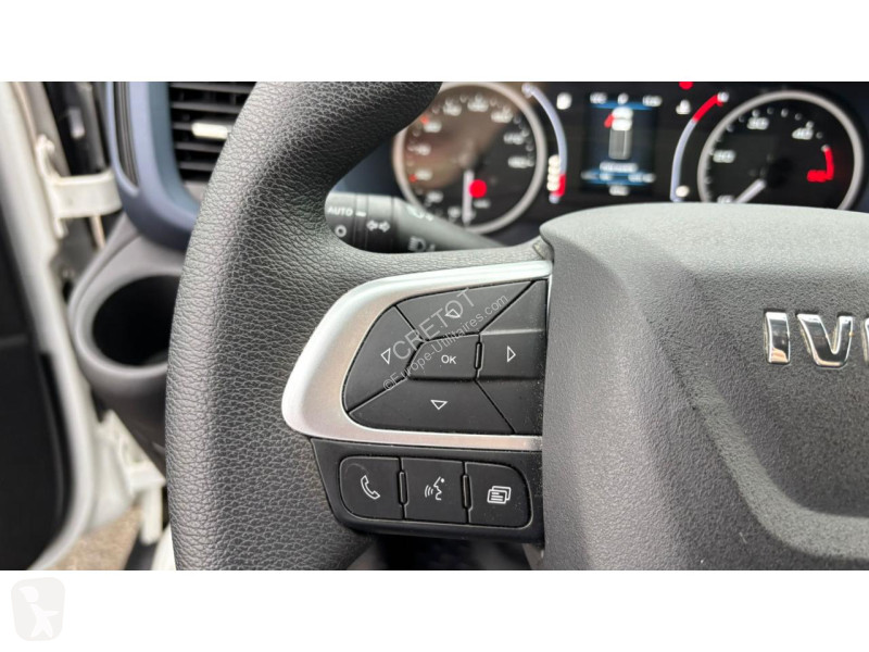 Véhicule utilitaire Iveco DAILY 35-180 3L...