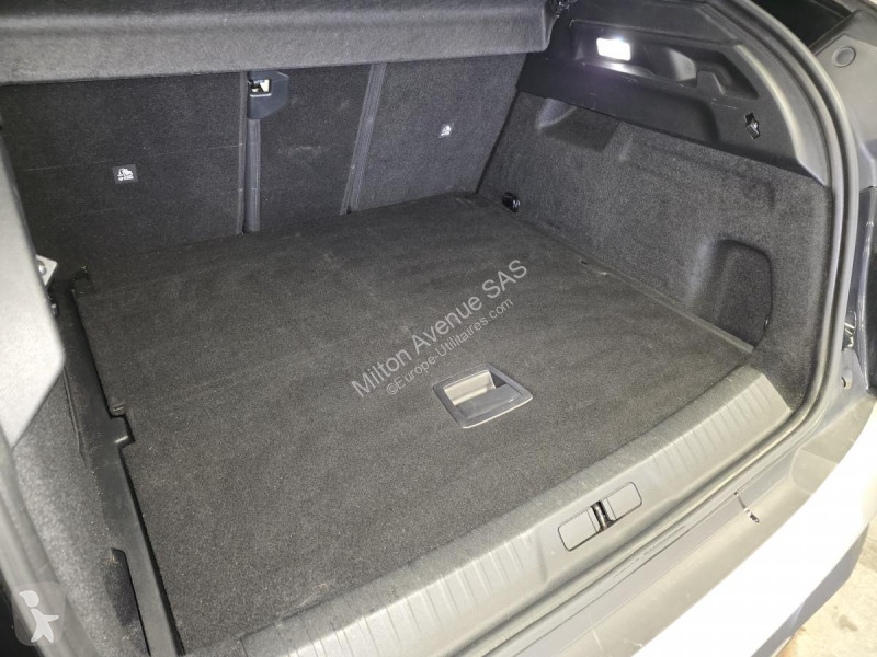 Véhicule utilitaire Peugeot 3008 1.2i Hybrid...