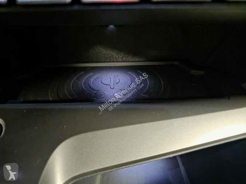 Véhicule utilitaire Peugeot 408 1.2i Hybrid...