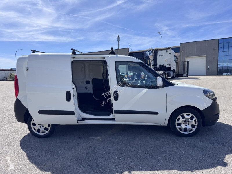 عربة نفعية Fiat  DOBLO