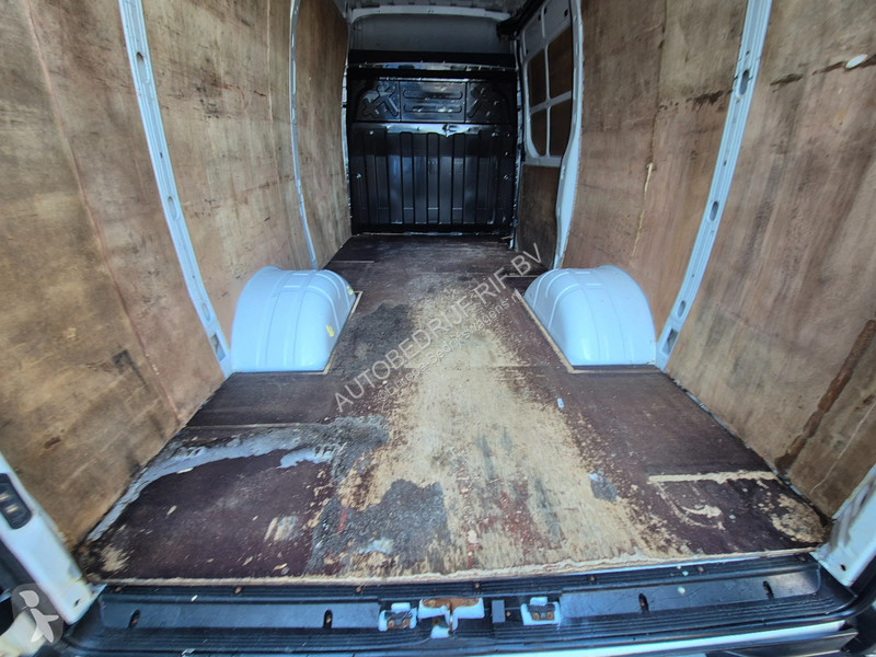 Furgoneta Iveco 35C15 3.0D L2H2 EURO6 GVW 3500KG
