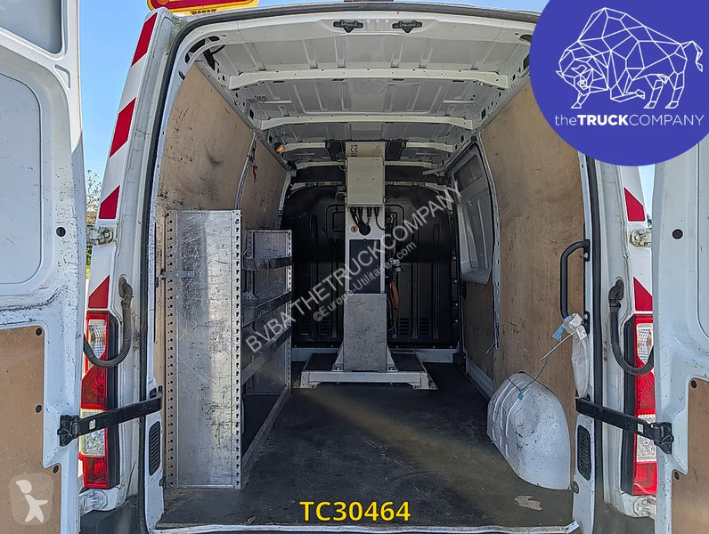 Samochód dostawczy Renault 145.35 nacelle klubb