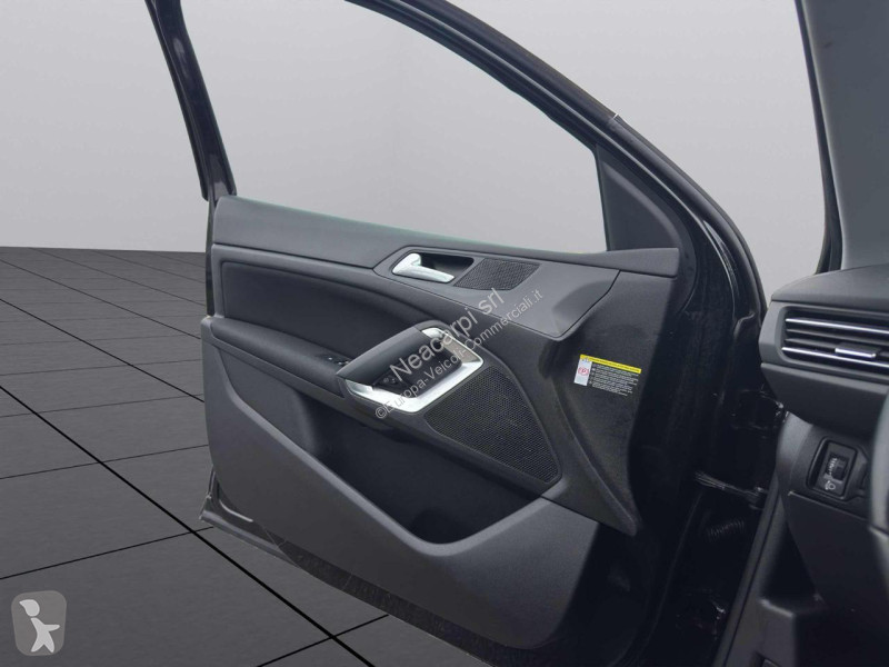 عربة نفعية Peugeot