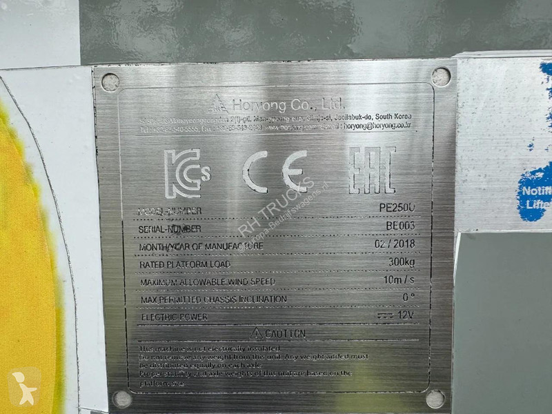 عربة نفعية Nissan 3X UNIT  35.13 EURO 6 + LIFT...