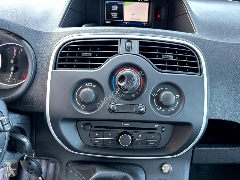 Véhicule utilitaire Renault 1.5 Blue dci 95...