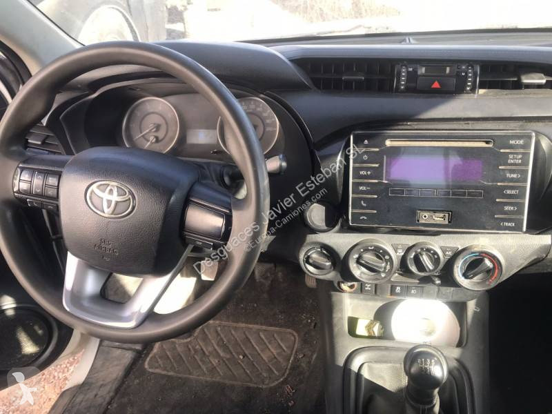 عربة نفعية Toyota