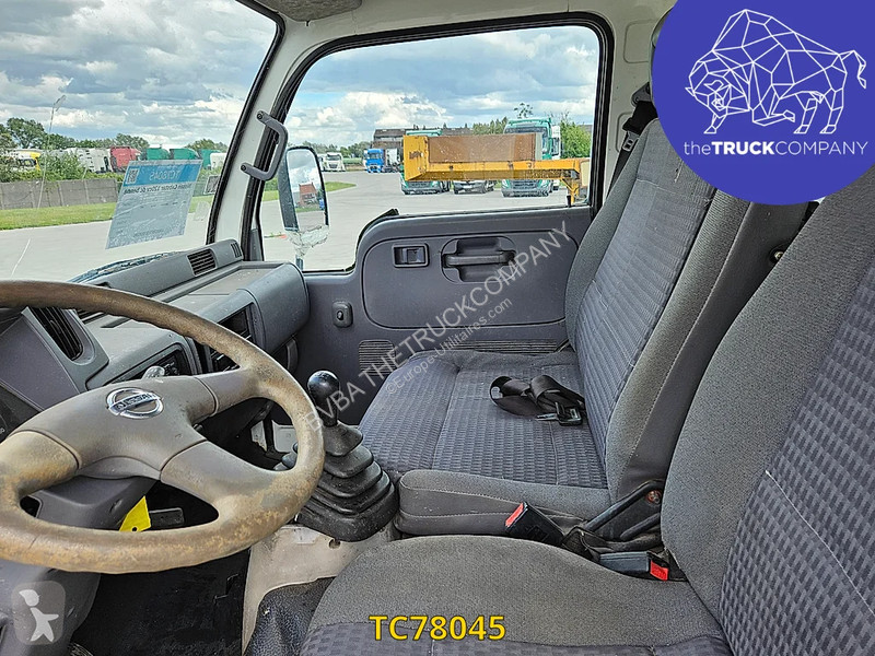 عربة نفعية Nissan 120cv dc benne