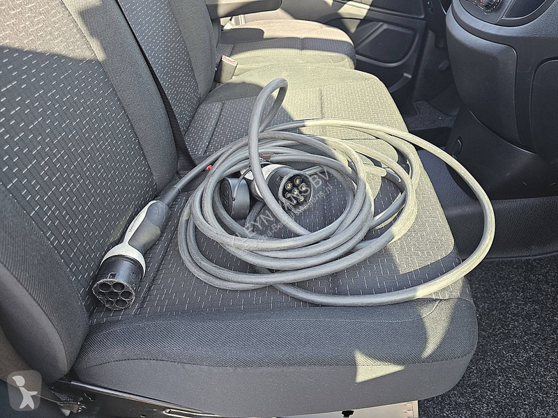 عربة نفعية Mercedes ac carplay 66kWh