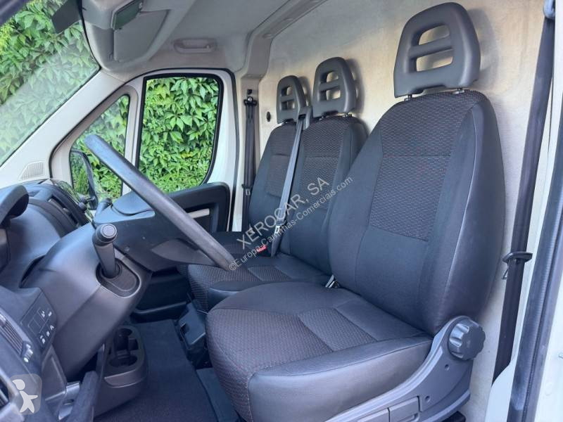عربة نفعية Peugeot