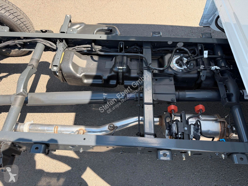 Véhicule utilitaire Iveco 35S16 HA8...