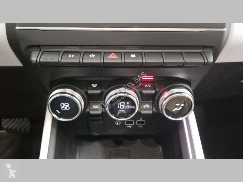 عربة نفعية Renault CLIO V